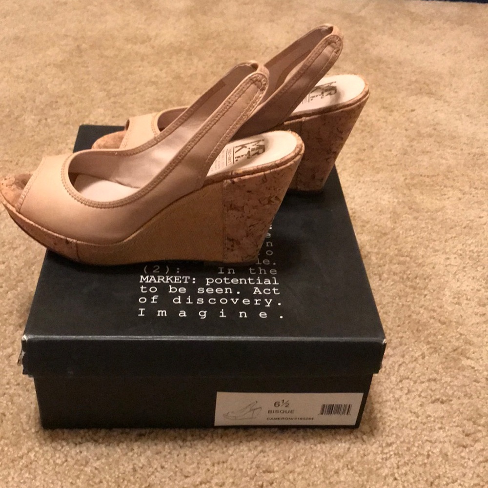 Market cork wedges